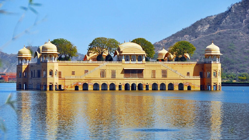 Udaipur to Jaipur Taxi