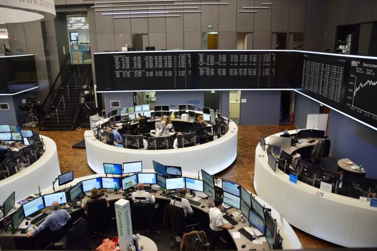 Global Economic Outlook 2026: International financial markets trading floor and macroeconomic landscape