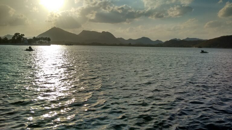 Udaipur Top News Update October 8 2026: Scenic view of Fateh Sagar Lake and green Aravalli hills post-monsoon